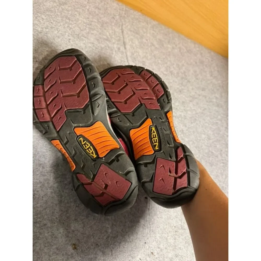 KEEN Newport H2 Sandals Men's 8.5 Red Waterproof Hiking Water Shoes